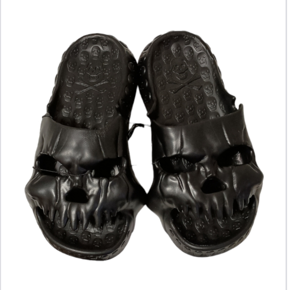 HelloSlippers NWT Black Skull Slides Unisex SZ36-37 (M/Youth4-5 W6-7.5)